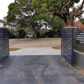 Automatic opening gate